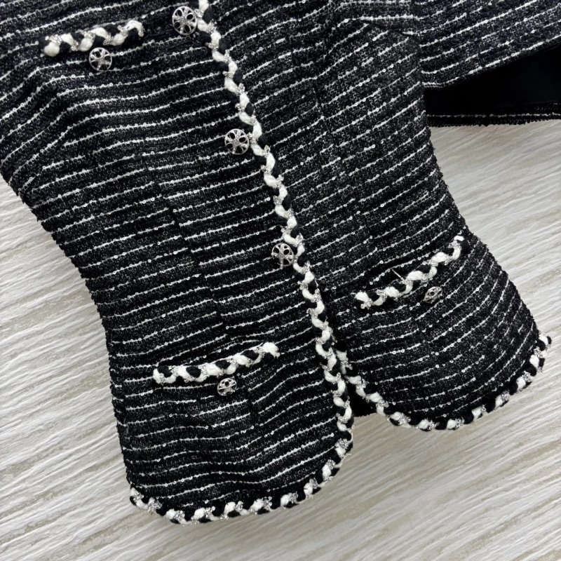 Chanel Short Suits Premium 110406