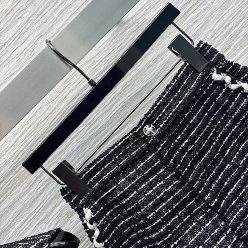 Chanel Short Suits Premium 110406