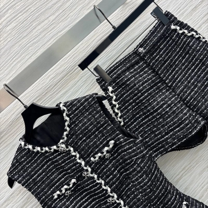 Chanel Short Suits Premium 110406