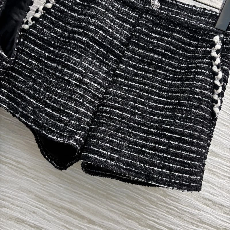 Chanel Short Suits Premium 110406