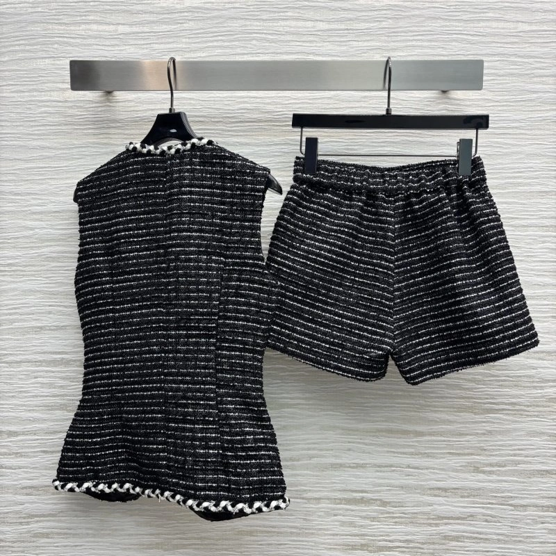 Chanel Short Suits Premium 110406