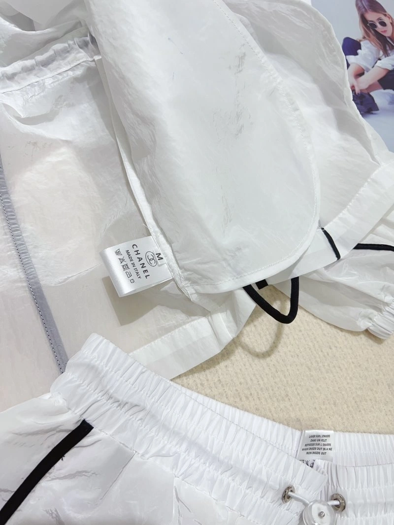 Effortless Chanel Short Suits 110384