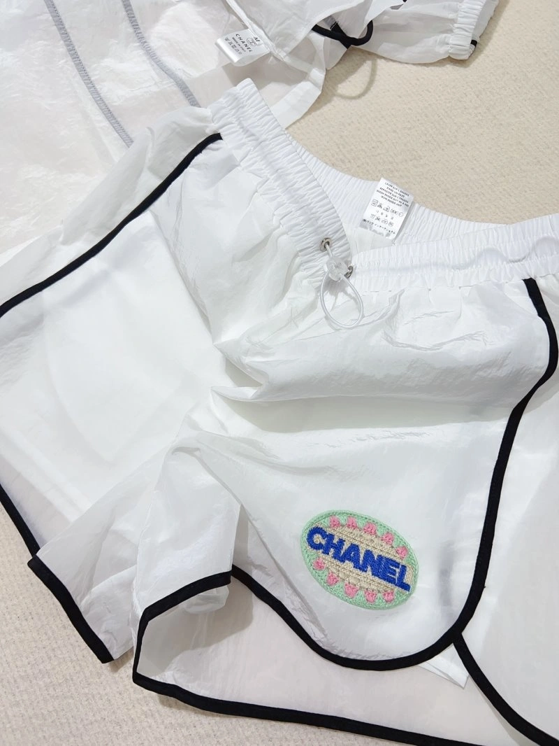 Effortless Chanel Short Suits 110384