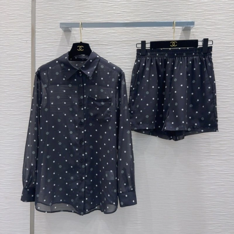 Chanel Short Suits Resilient 110400