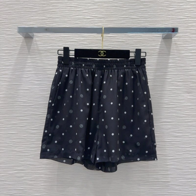 Chanel Short Suits Resilient 110400
