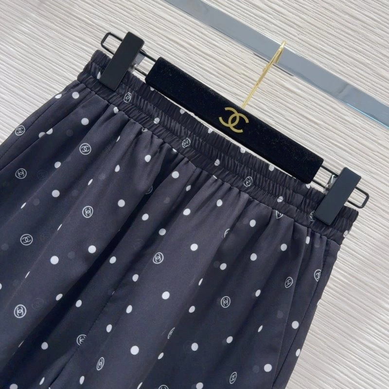Chanel Short Suits Resilient 110400
