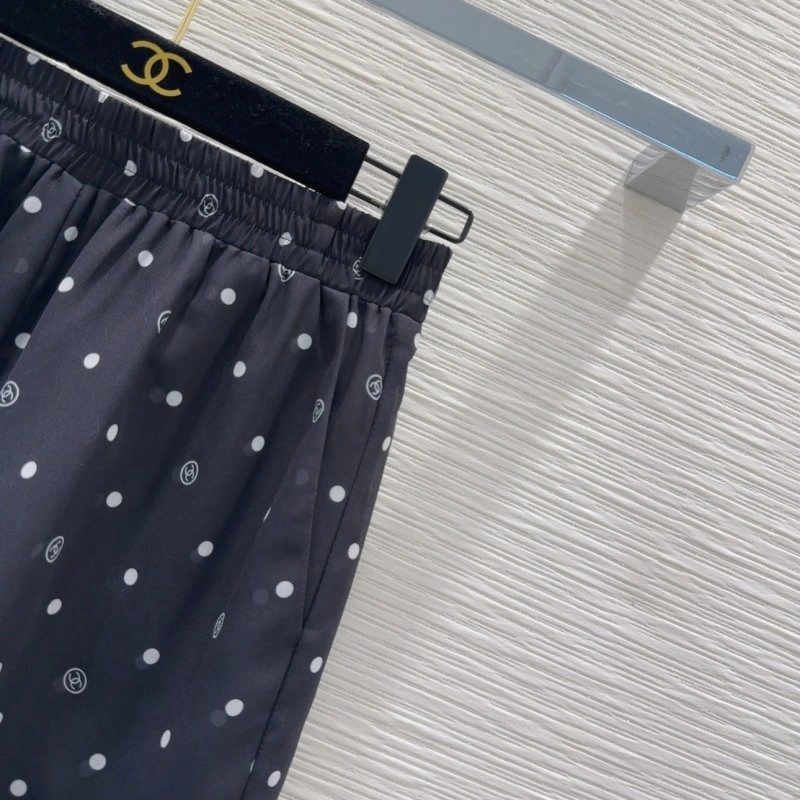 Chanel Short Suits Resilient 110400