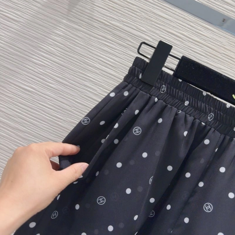 Chanel Short Suits Resilient 110400
