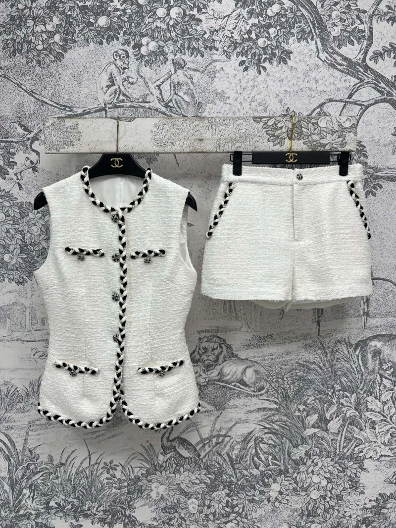 Unique Chanel Short Suits 108080