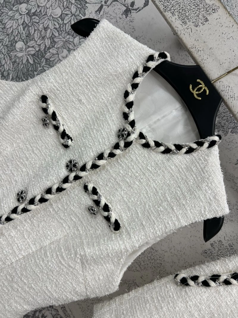 Unique Chanel Short Suits 108080