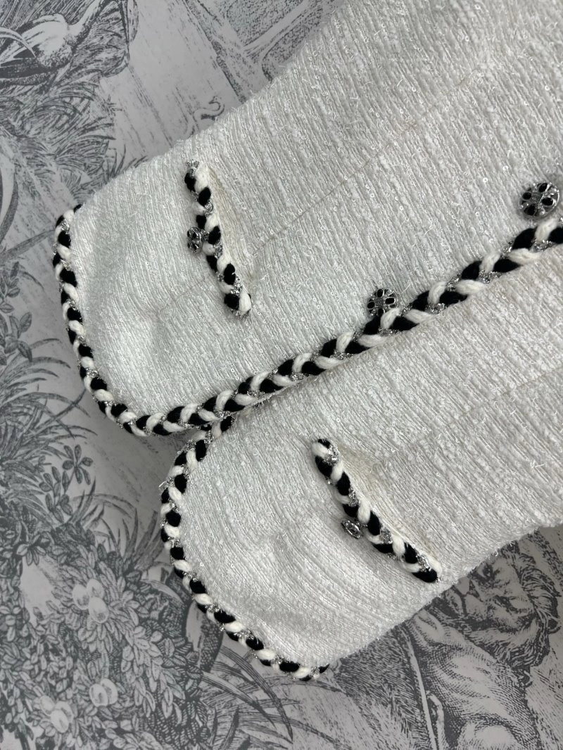 Unique Chanel Short Suits 108080