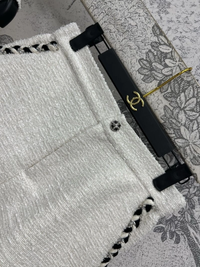 Unique Chanel Short Suits 108080