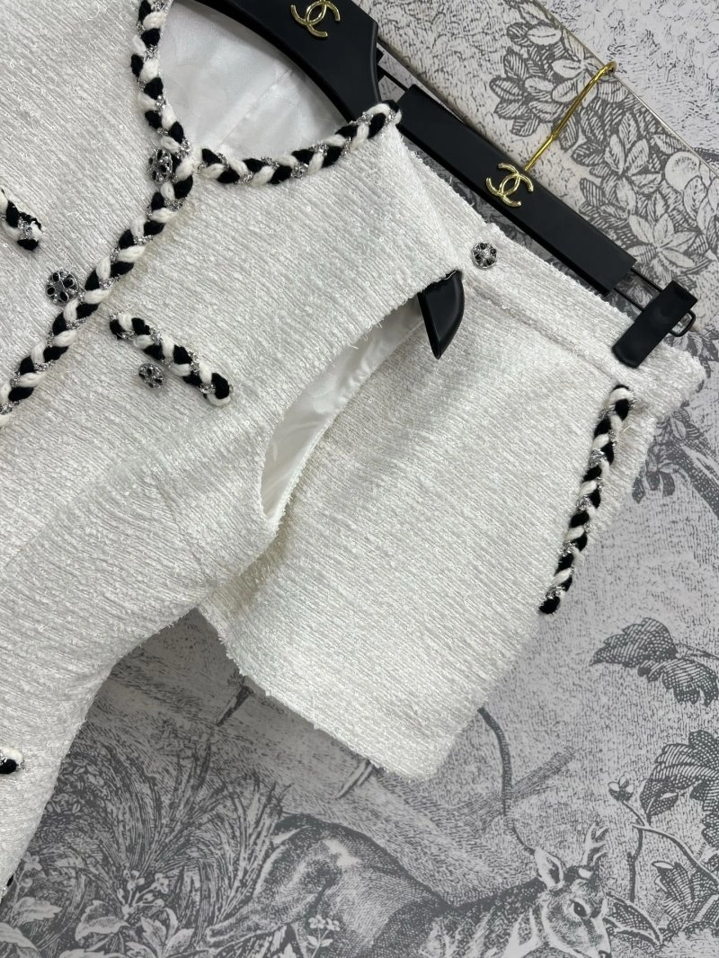 Unique Chanel Short Suits 108080