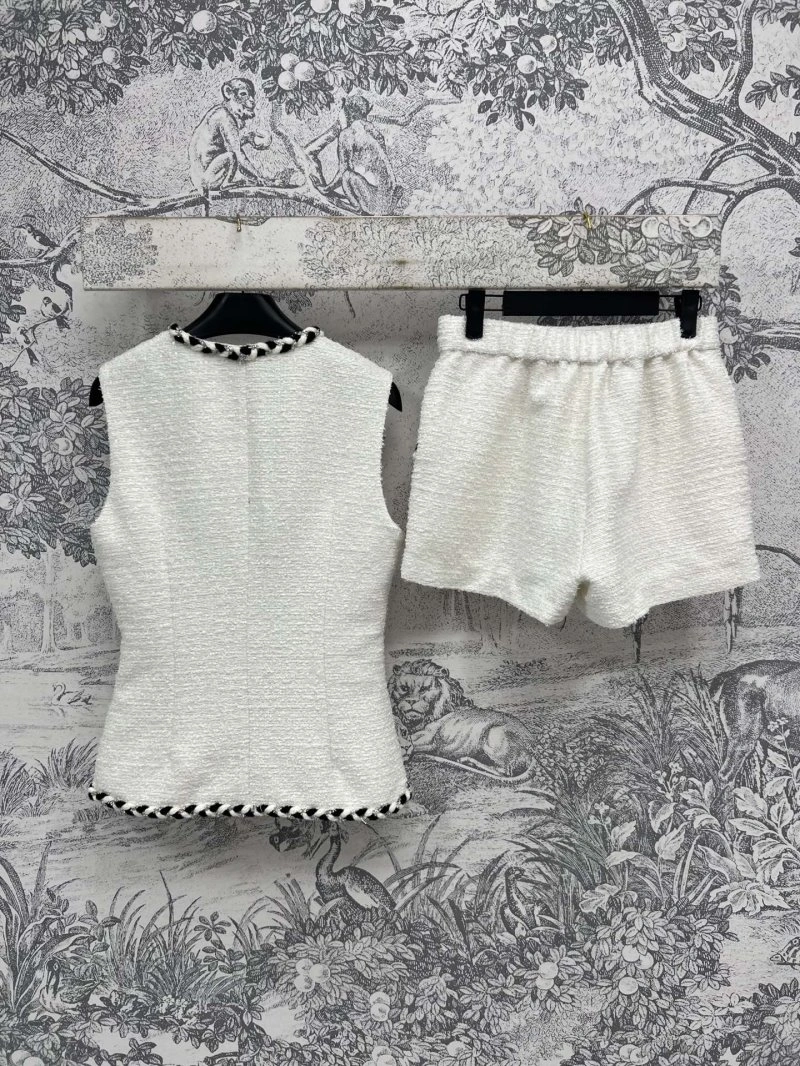Unique Chanel Short Suits 108080