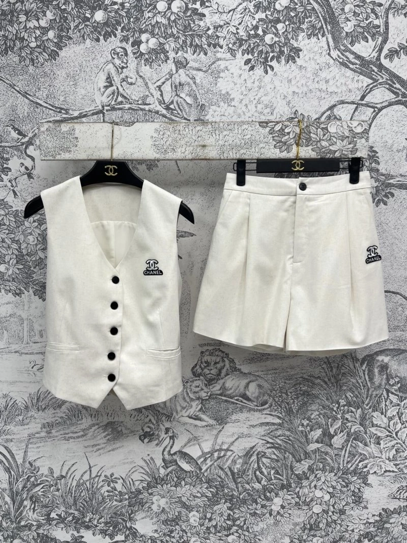 Versatile Chanel Short Suits 108070