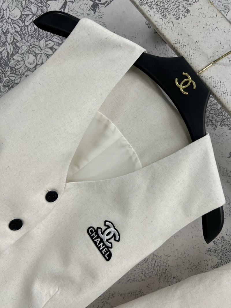 Versatile Chanel Short Suits 108070