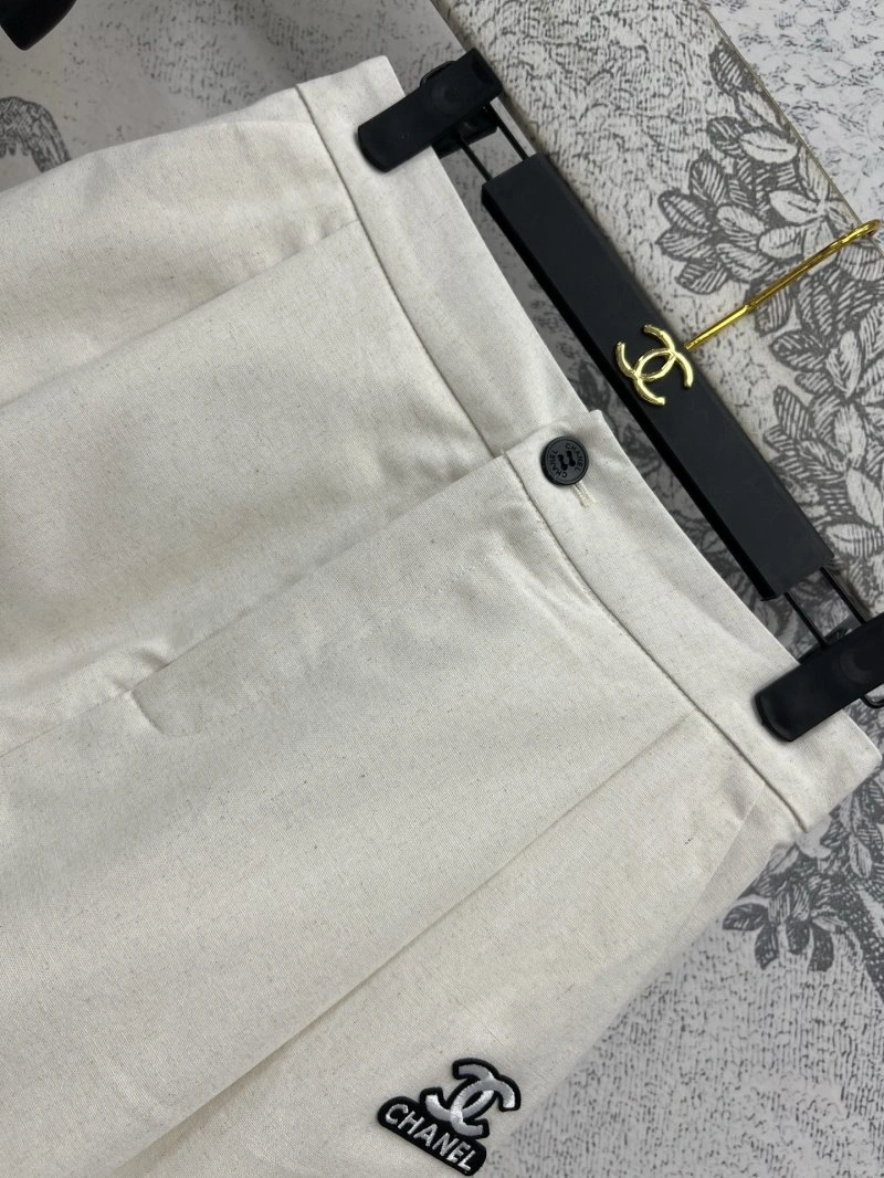 Versatile Chanel Short Suits 108070