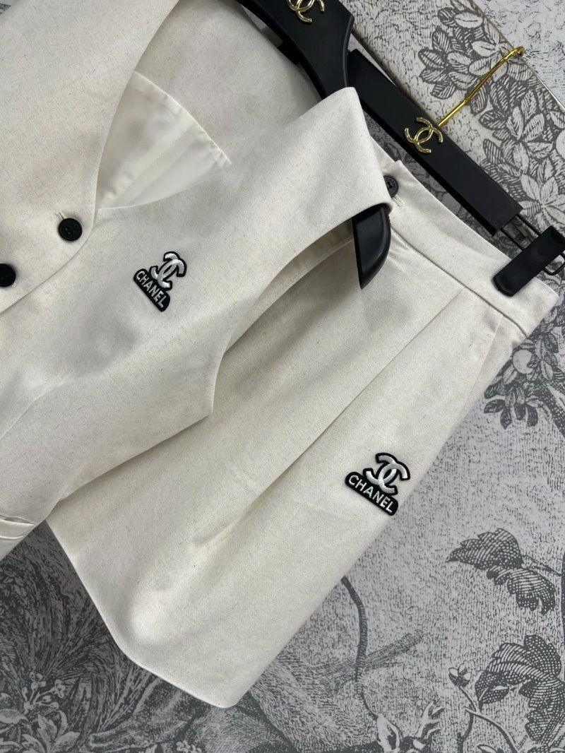 Versatile Chanel Short Suits 108070
