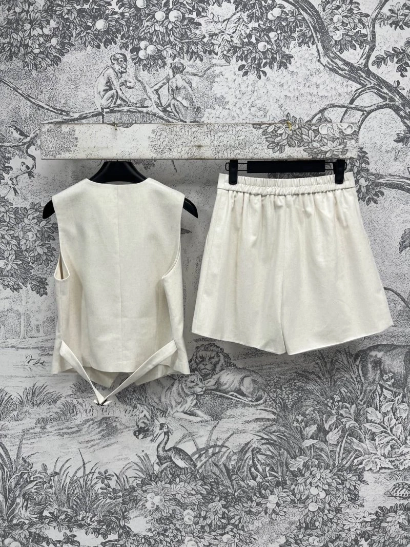 Versatile Chanel Short Suits 108070