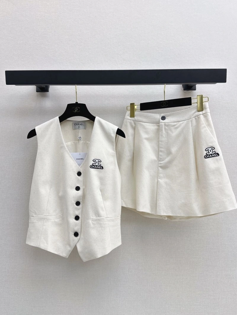 Chanel Short Suits Snug 108052