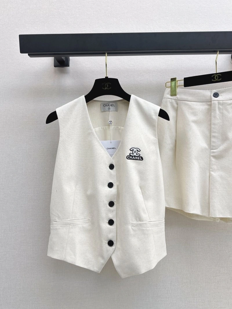 Chanel Short Suits Snug 108052
