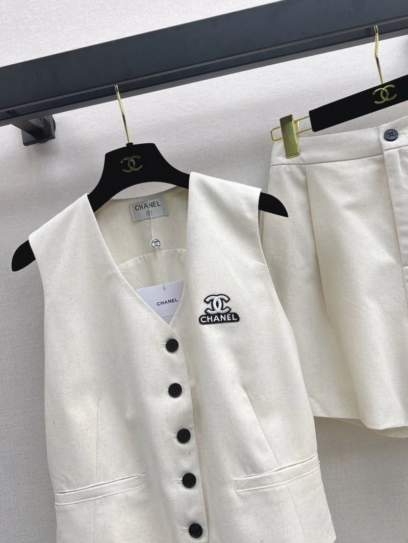 Chanel Short Suits Snug 108052