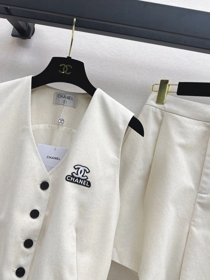 Chanel Short Suits Snug 108052