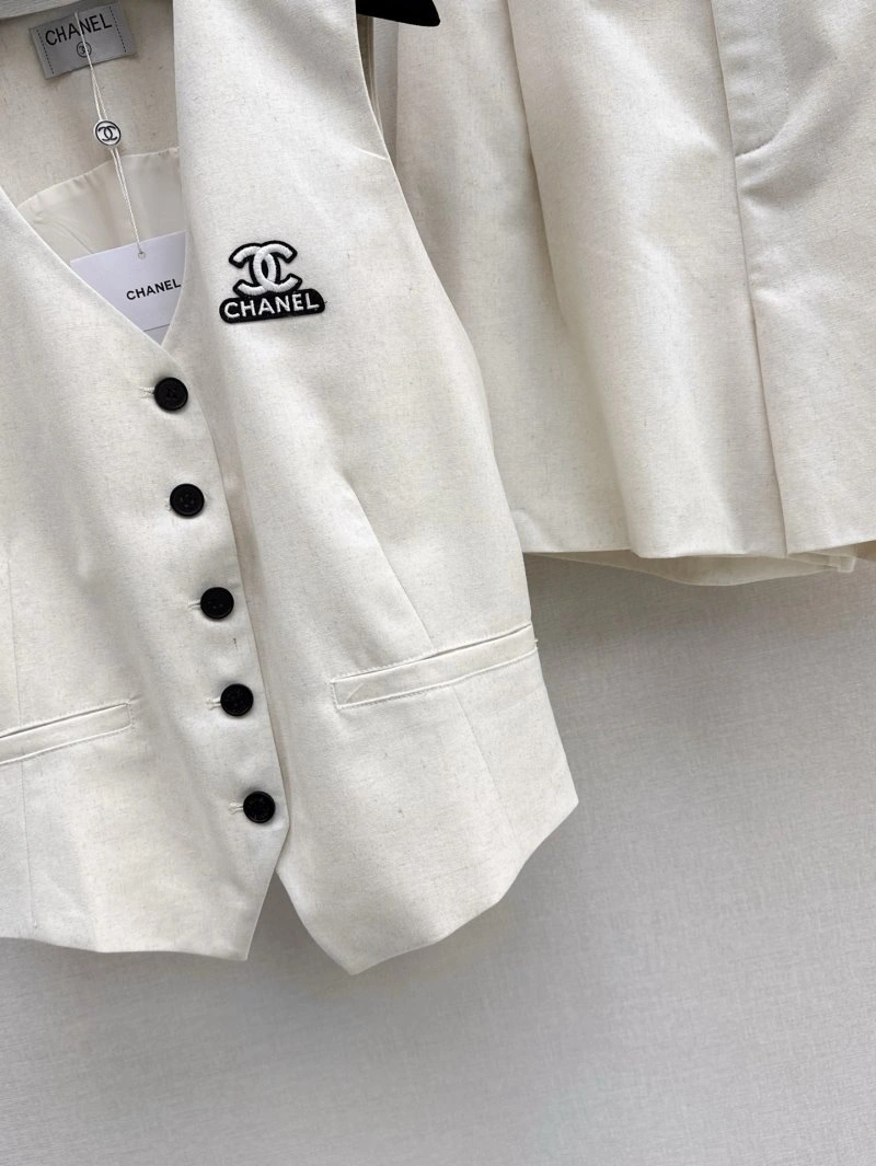 Chanel Short Suits Snug 108052