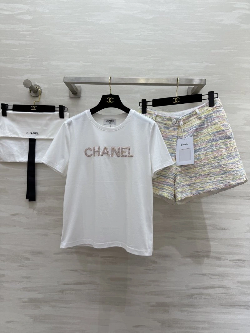 Versatile Chanel Short Suits 109750