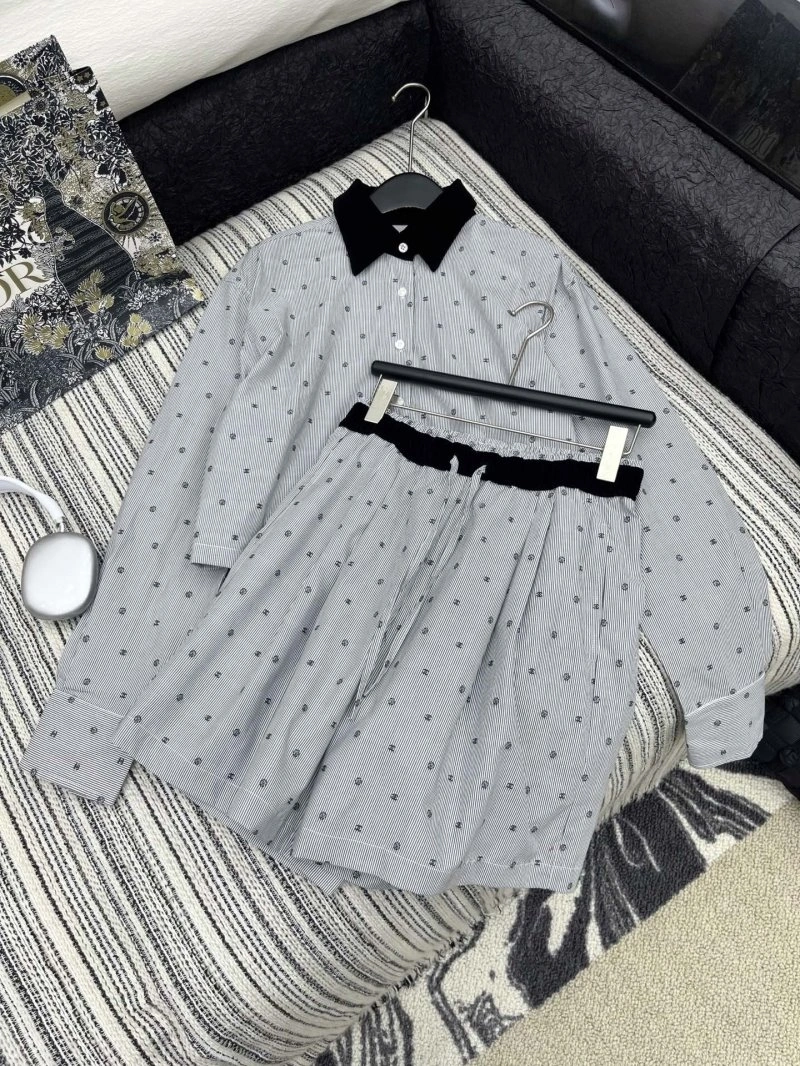 Snug Chanel Short Suits 109723