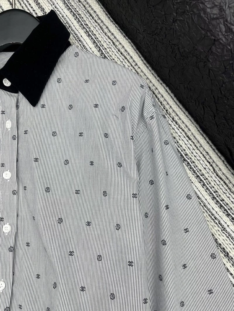 Snug Chanel Short Suits 109723