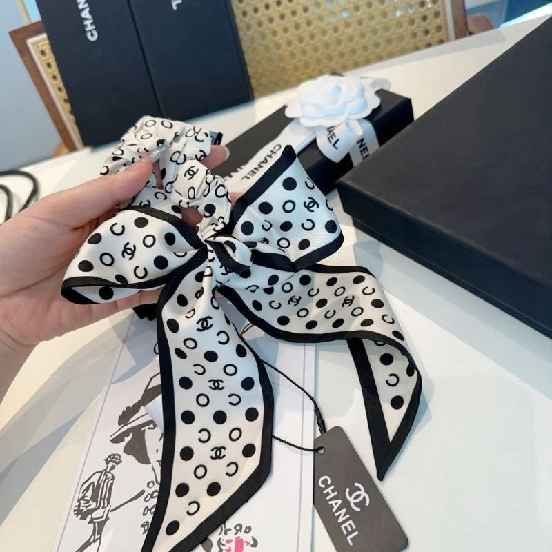 Chanel Silk Neat 273057
