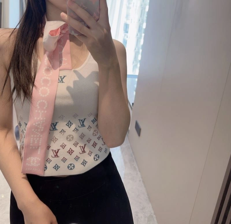 Chic Chanel Silk 273055