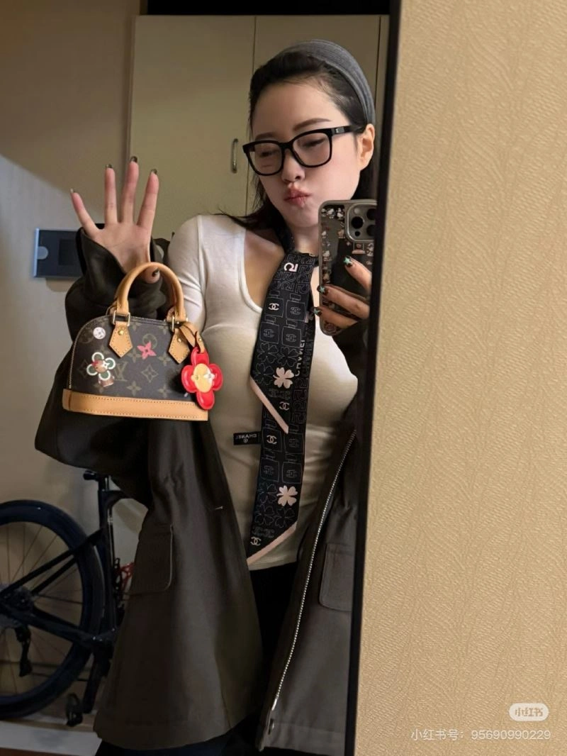 Chanel Silk Seasonal 273051