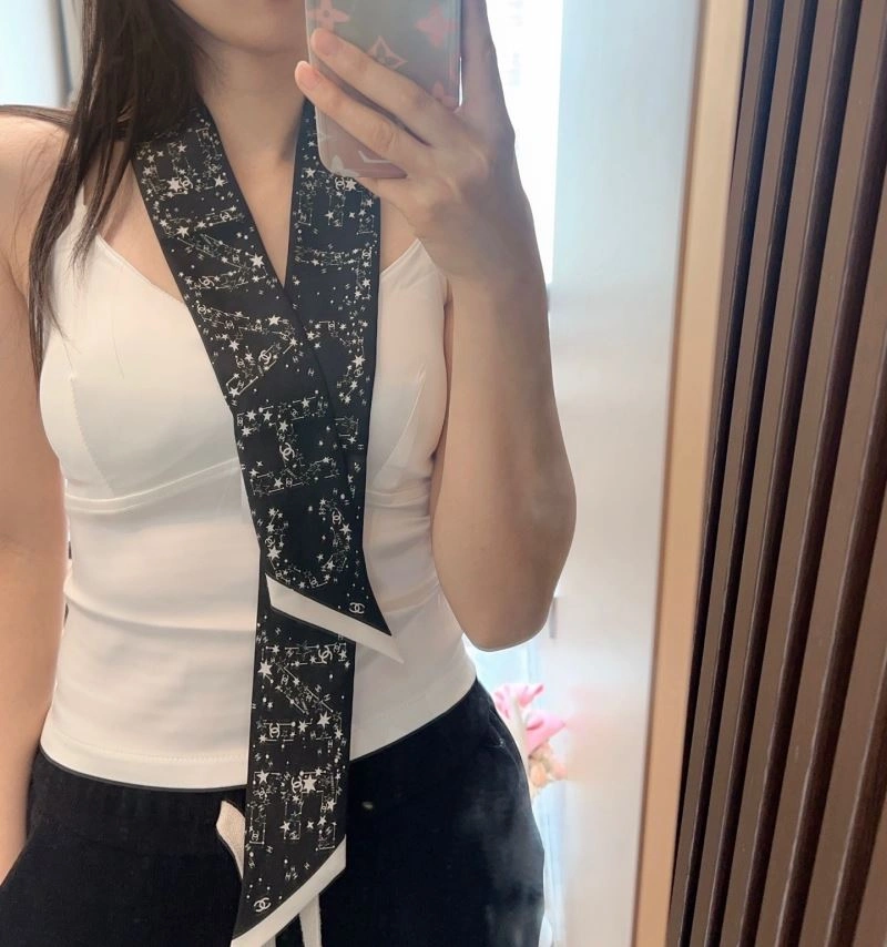 Trendsetting Chanel Silk 273011