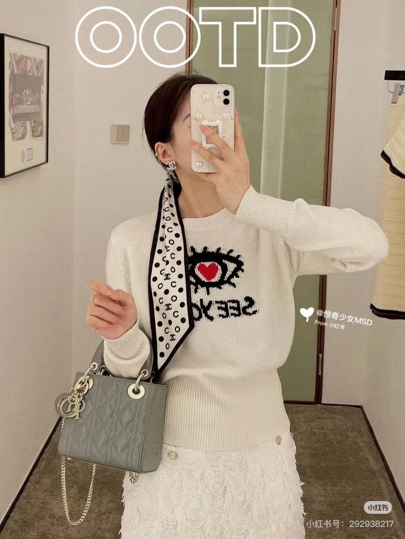 Unique Chanel Silk 273000