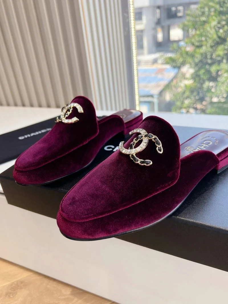 Bright Chanel Slippers 18510