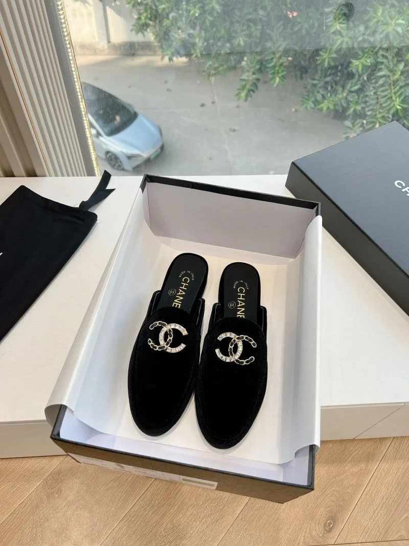 EyeCatching Chanel Slippers 18459