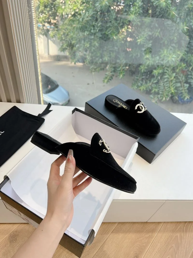 EyeCatching Chanel Slippers 18459