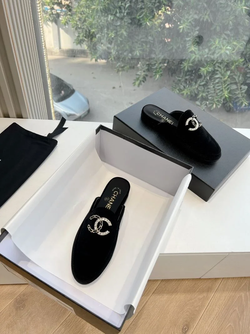 EyeCatching Chanel Slippers 18459