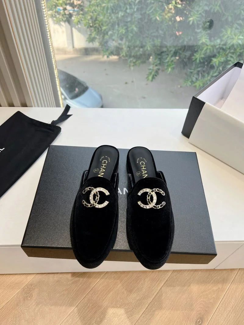 EyeCatching Chanel Slippers 18459