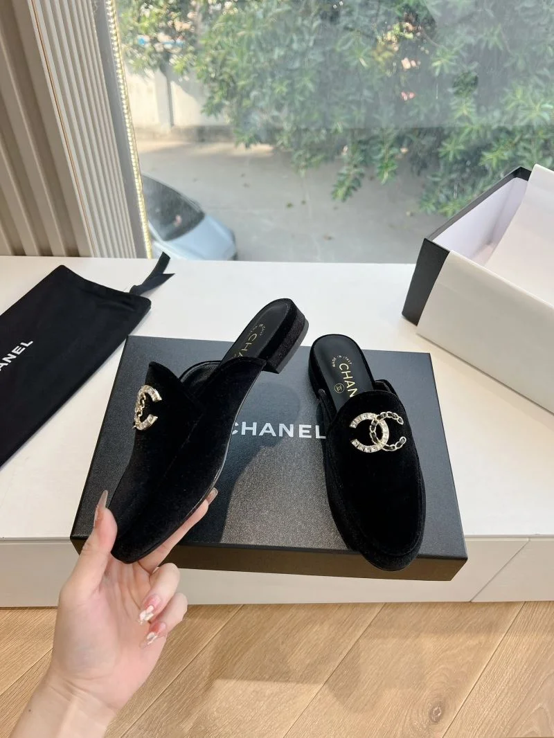 EyeCatching Chanel Slippers 18459