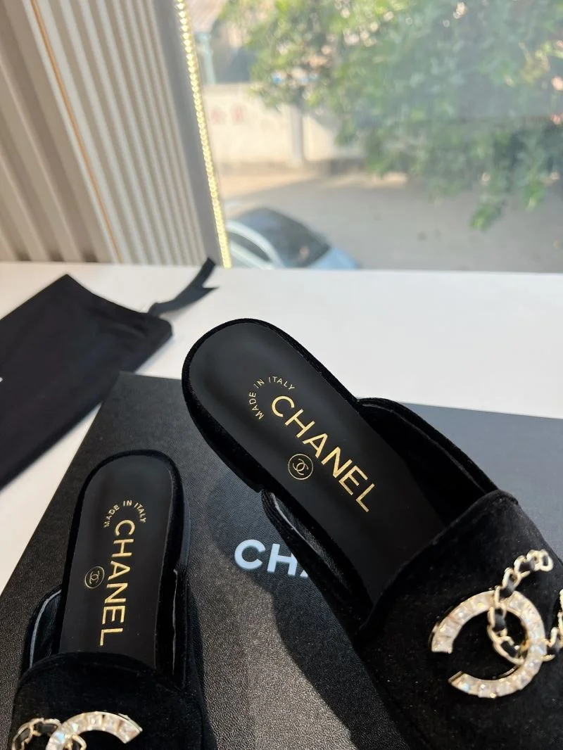 EyeCatching Chanel Slippers 18459