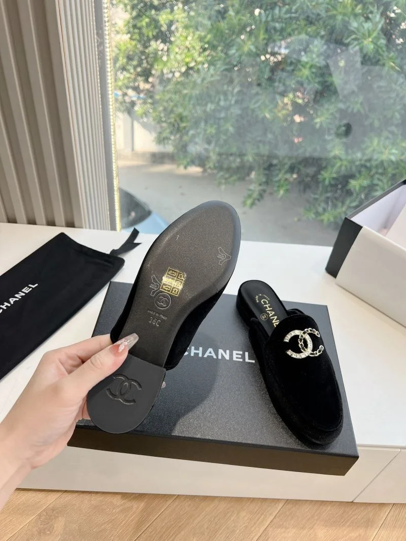 EyeCatching Chanel Slippers 18459