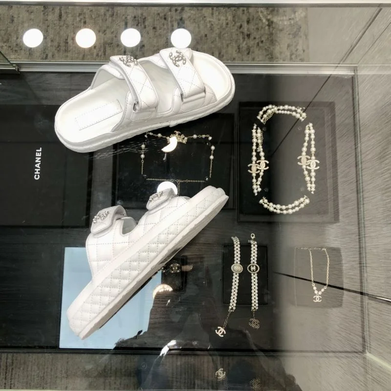 Stylish Chanel Slippers 19830