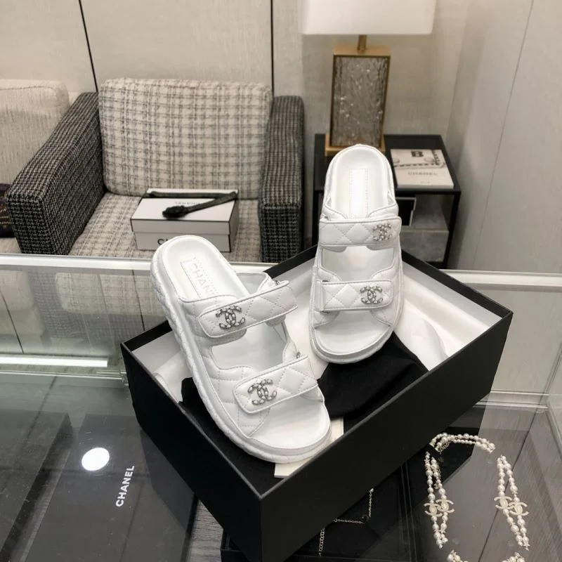 Stylish Chanel Slippers 19830