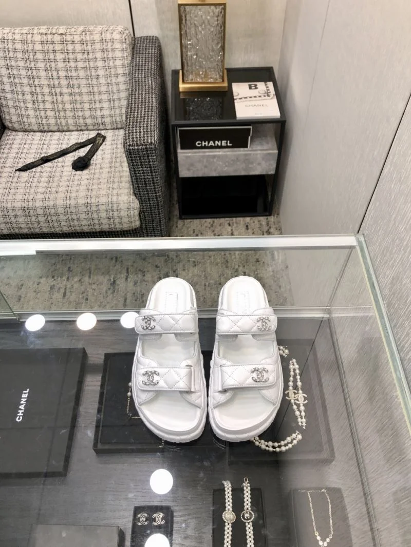 Stylish Chanel Slippers 19830