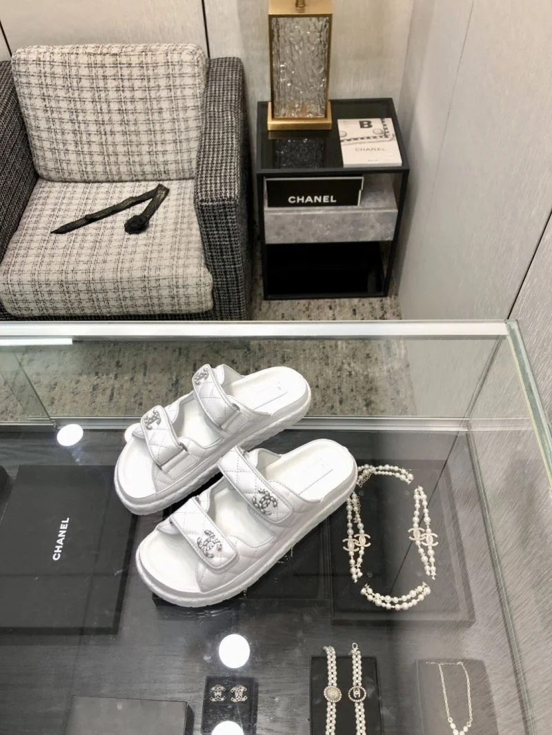 Stylish Chanel Slippers 19830