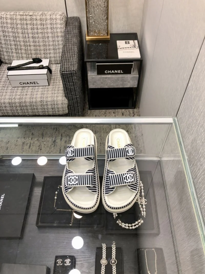 Chic Chanel Slippers 19811