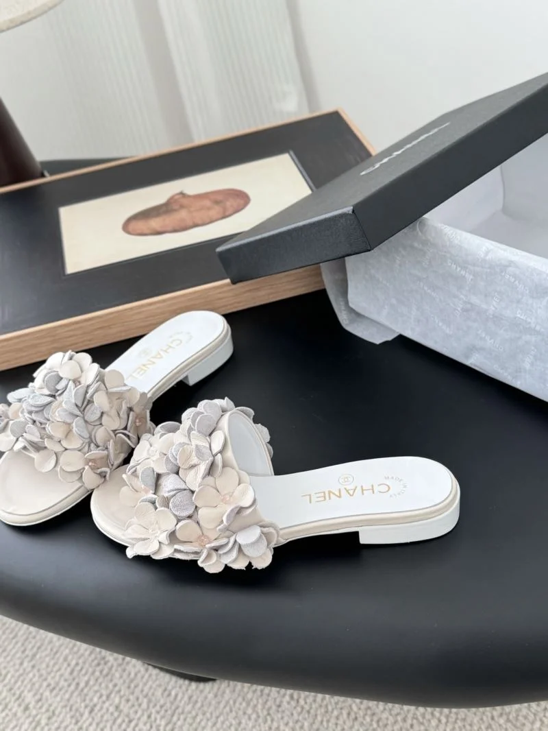 Elegant Chanel Slippers 19763